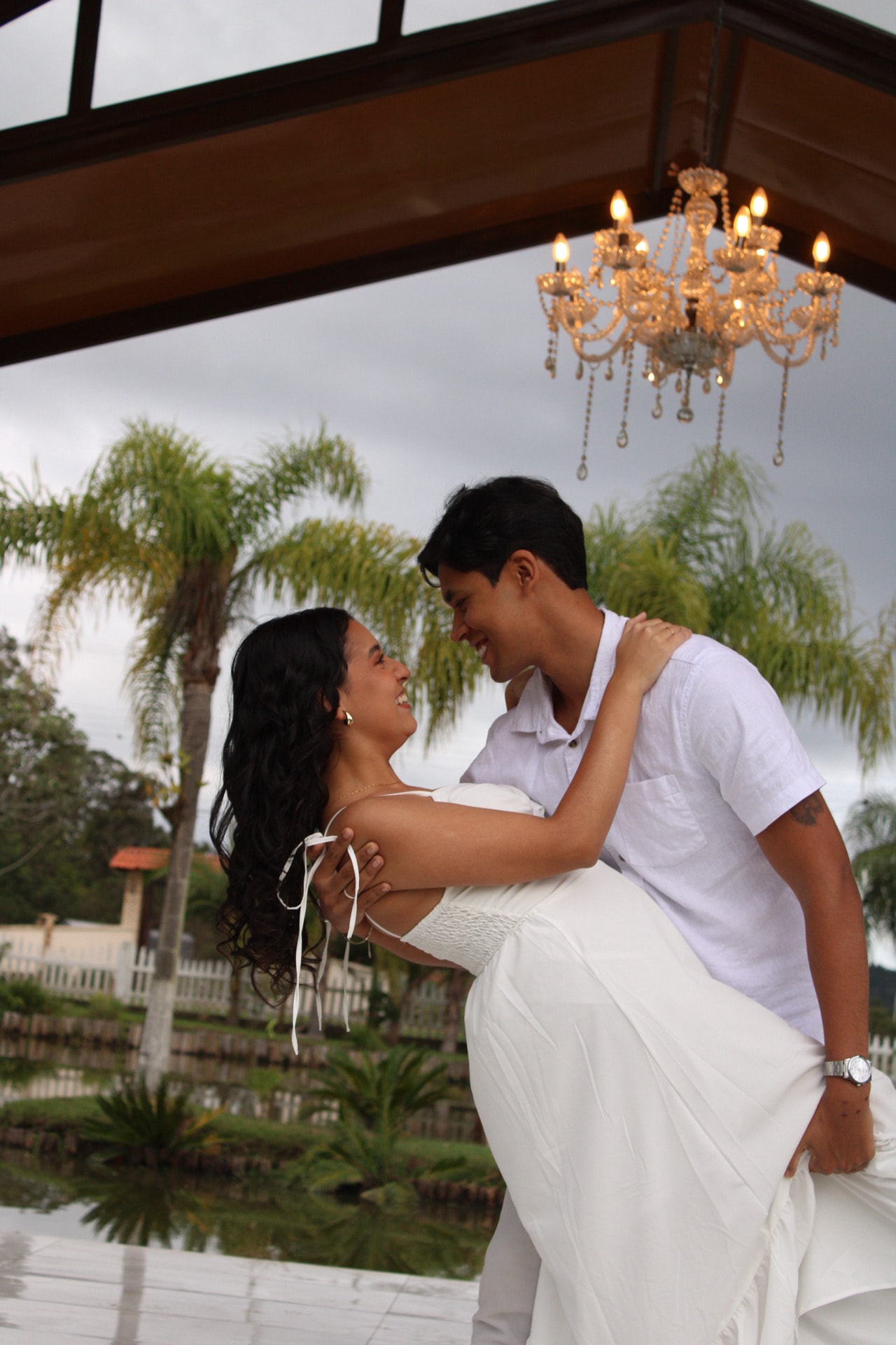 Foto do casal (modelo — troque pelas suas fotos no painel)