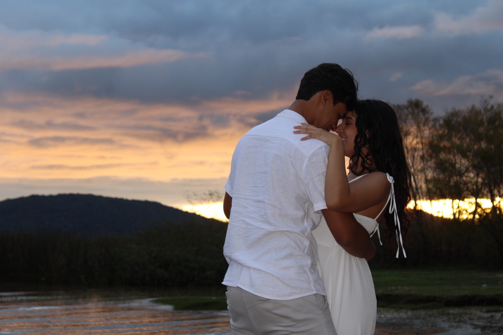 Foto do casal (modelo — troque pelas suas fotos no painel)