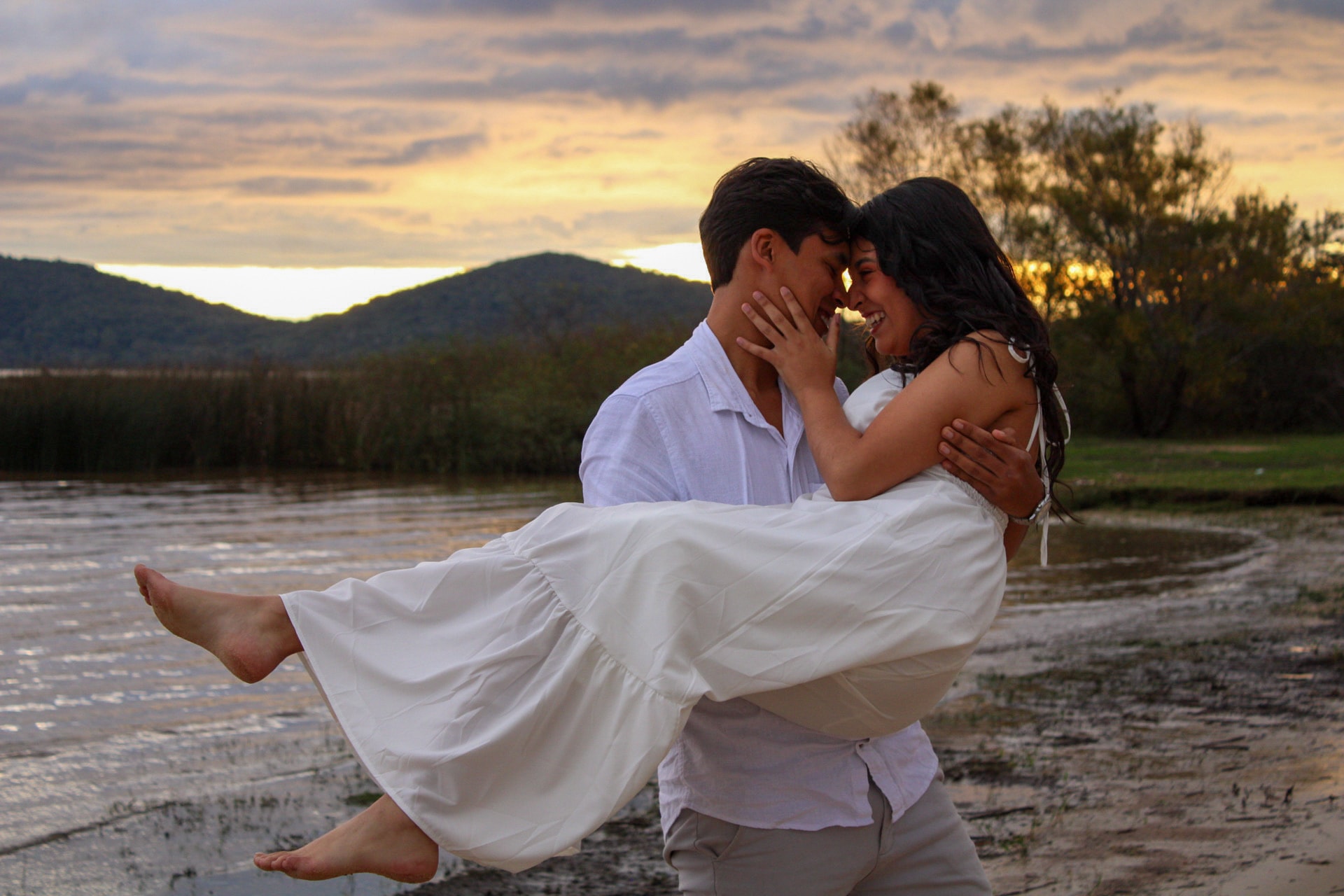 Foto do casal (modelo — troque pelas suas fotos no painel)
